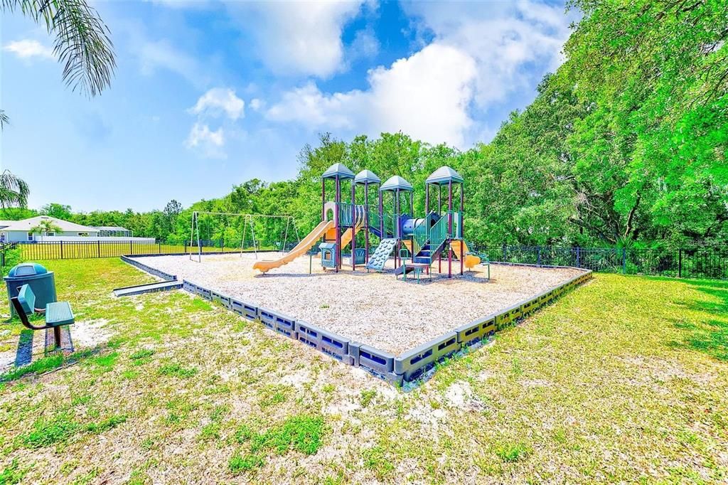 Под контрактом: $639,000 (5 спален, 3 ванн, 2638 Квадратных фут)