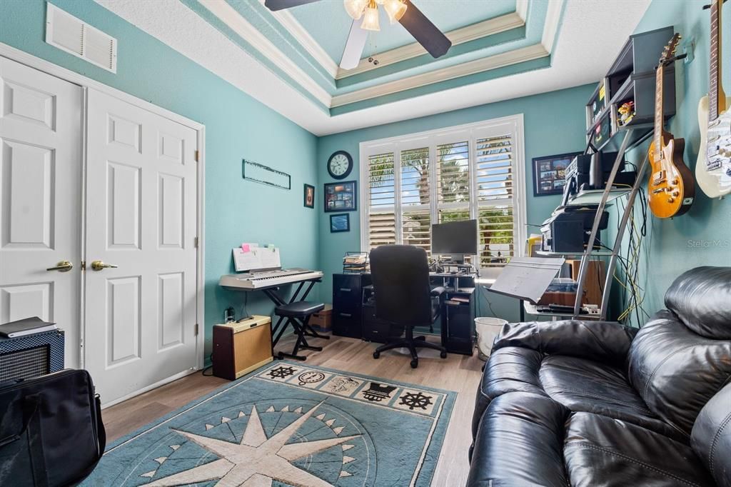 Под контрактом: $639,000 (5 спален, 3 ванн, 2638 Квадратных фут)