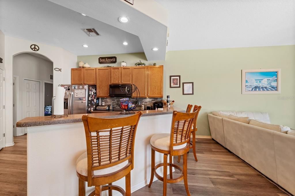 Под контрактом: $639,000 (5 спален, 3 ванн, 2638 Квадратных фут)