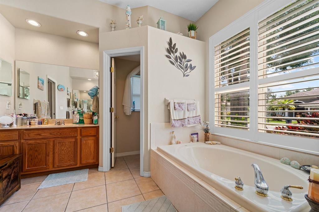 Под контрактом: $639,000 (5 спален, 3 ванн, 2638 Квадратных фут)