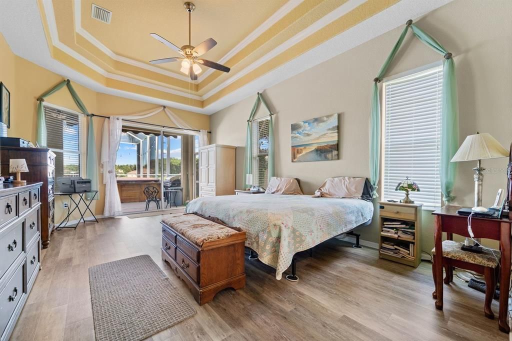 Под контрактом: $639,000 (5 спален, 3 ванн, 2638 Квадратных фут)