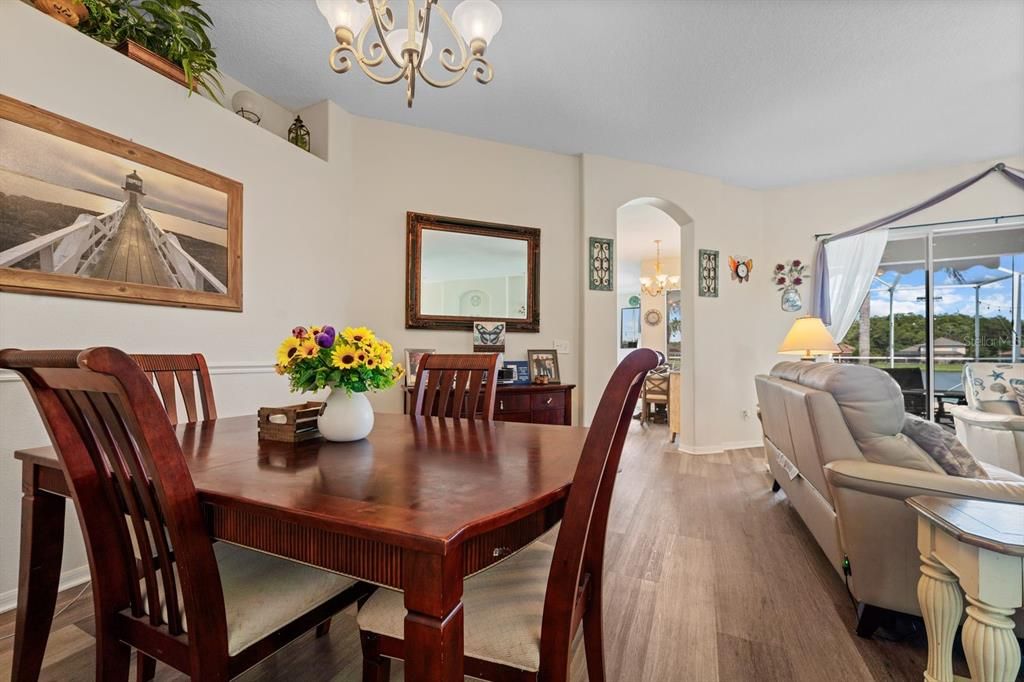 Под контрактом: $639,000 (5 спален, 3 ванн, 2638 Квадратных фут)