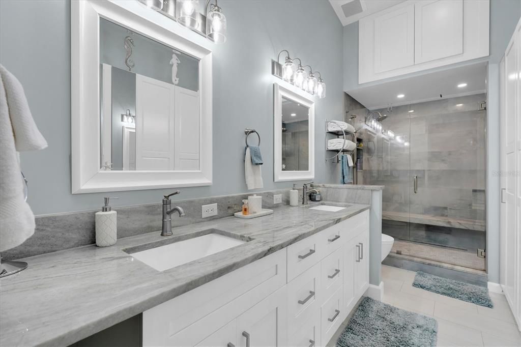 合同活跃: $849,900 (3 贝兹, 3 浴室, 1585 平方英尺)