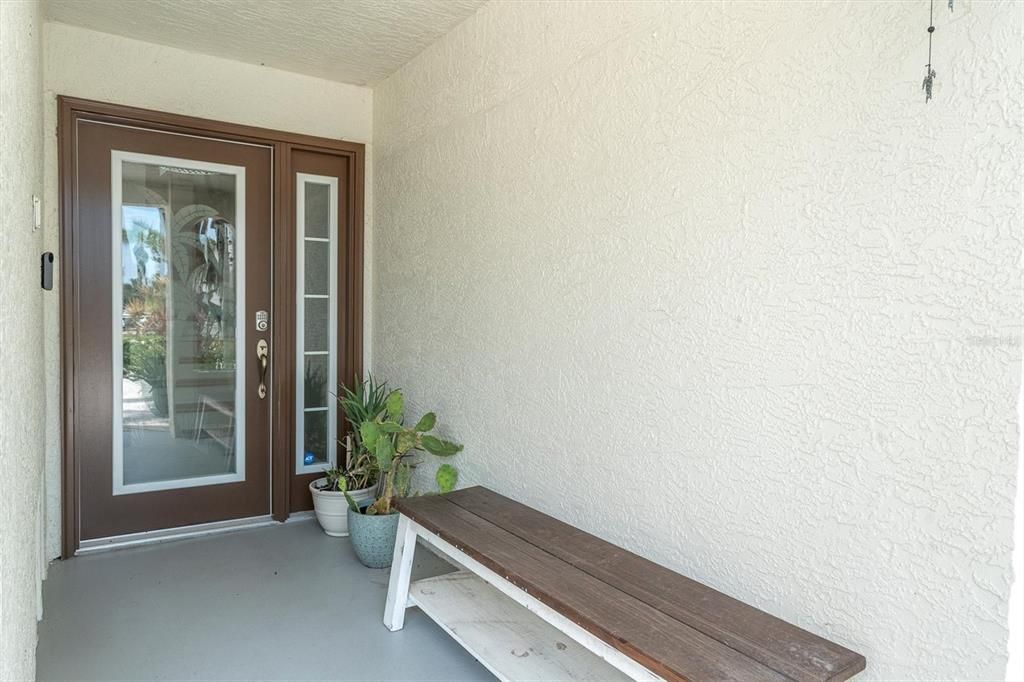 合同活跃: $849,900 (3 贝兹, 3 浴室, 1585 平方英尺)