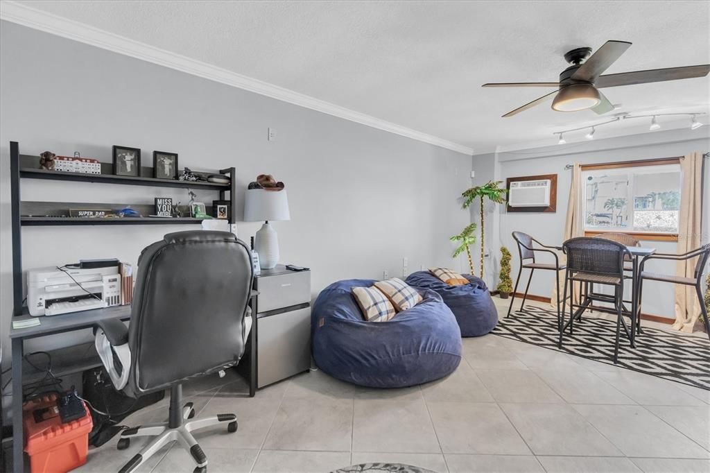 合同活跃: $849,900 (3 贝兹, 3 浴室, 1585 平方英尺)