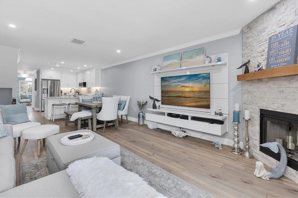 合同活跃: $849,900 (3 贝兹, 3 浴室, 1585 平方英尺)