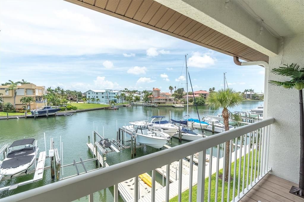 合同活跃: $849,900 (3 贝兹, 3 浴室, 1585 平方英尺)