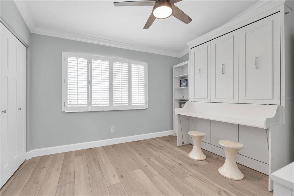 合同活跃: $849,900 (3 贝兹, 3 浴室, 1585 平方英尺)