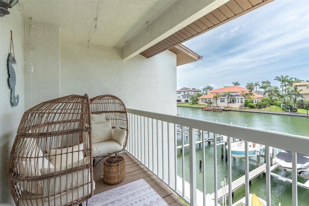 合同活跃: $849,900 (3 贝兹, 3 浴室, 1585 平方英尺)