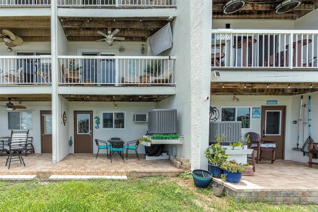 合同活跃: $849,900 (3 贝兹, 3 浴室, 1585 平方英尺)