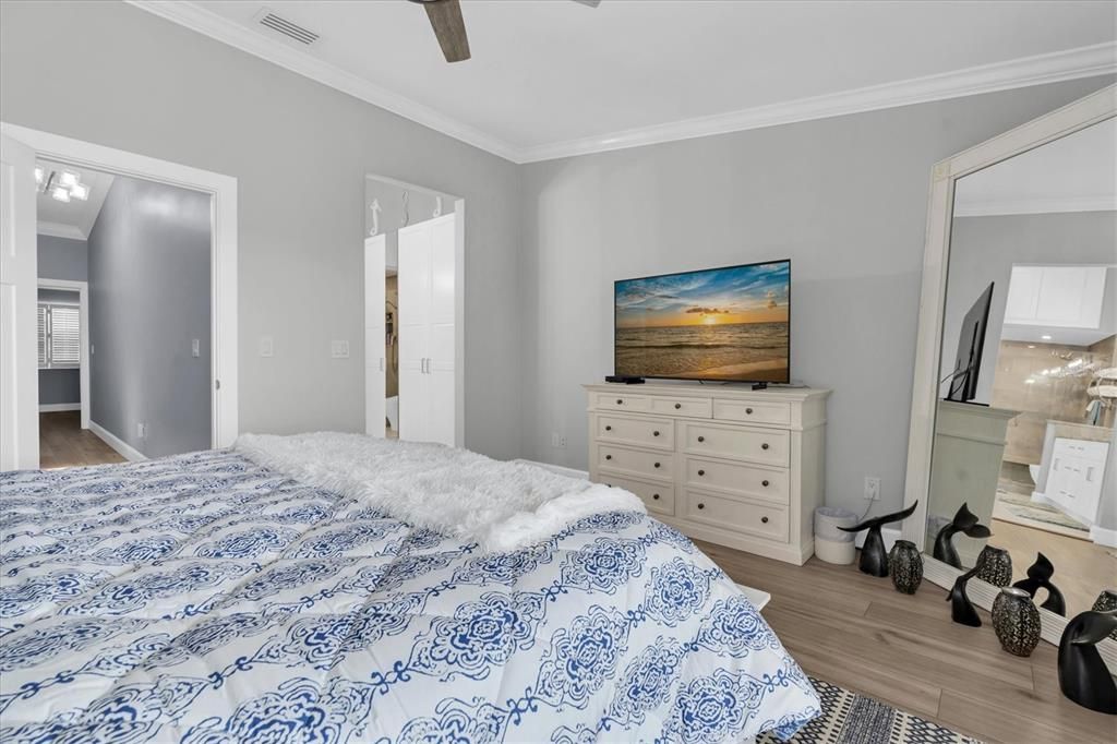 合同活跃: $849,900 (3 贝兹, 3 浴室, 1585 平方英尺)