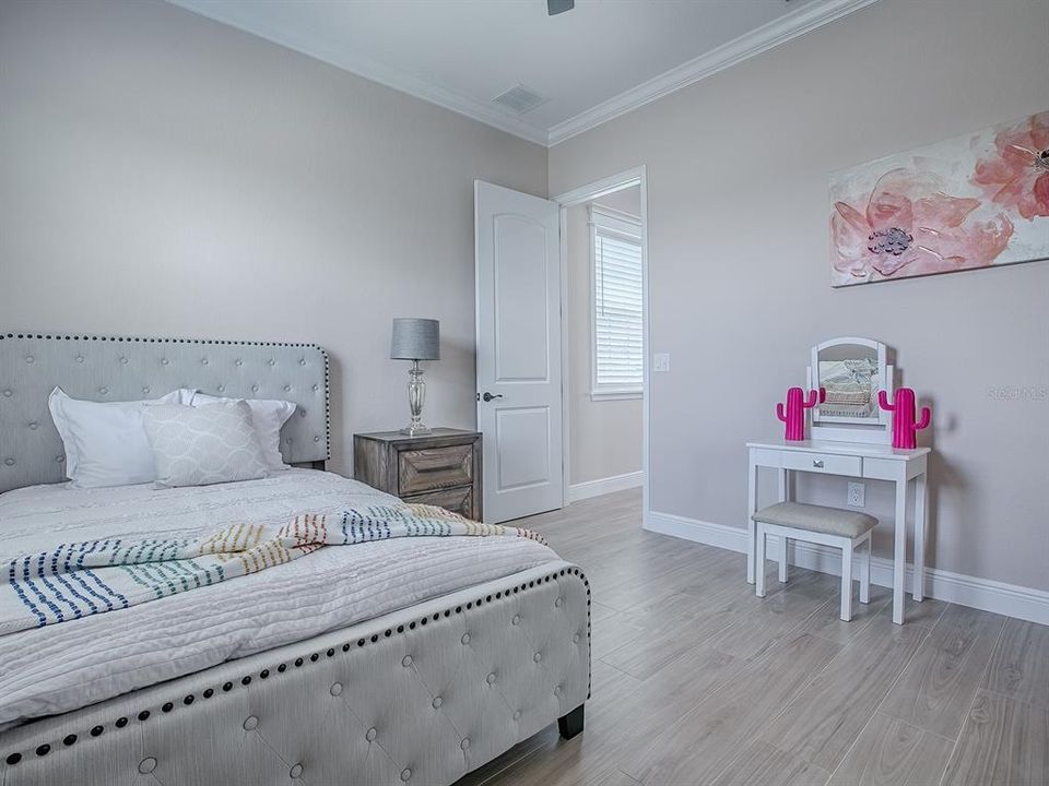 На продажу: $575,000 (4 спален, 2 ванн, 2426 Квадратных фут)