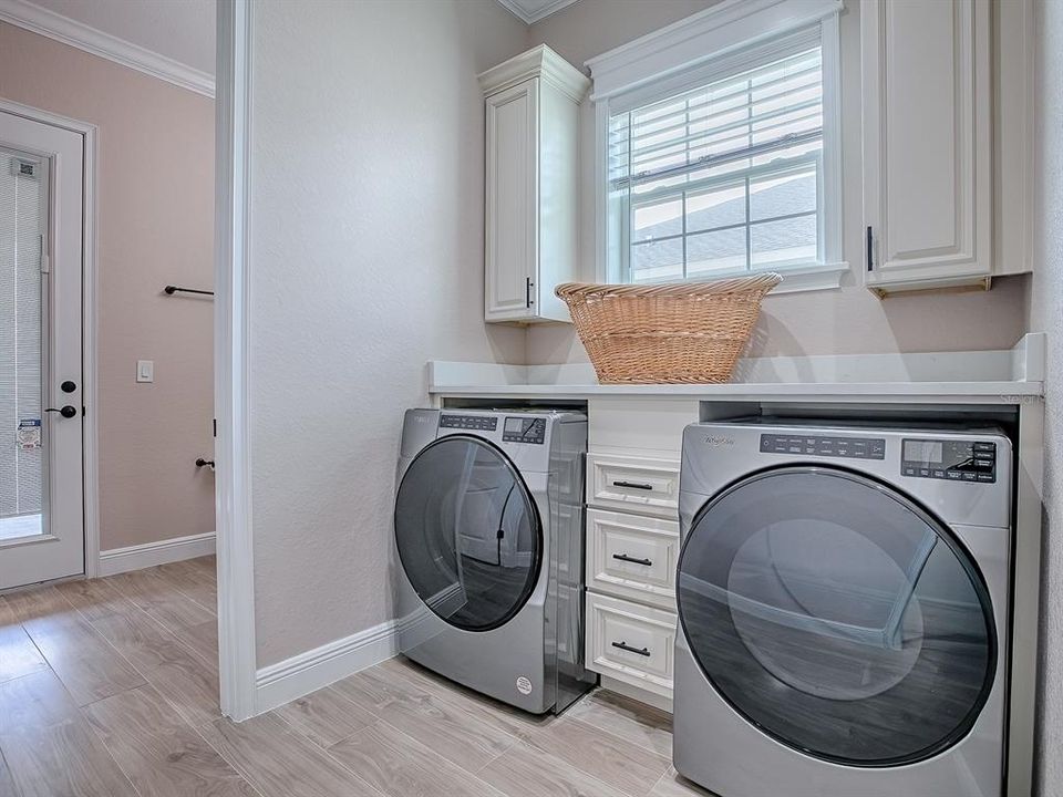 На продажу: $575,000 (4 спален, 2 ванн, 2426 Квадратных фут)