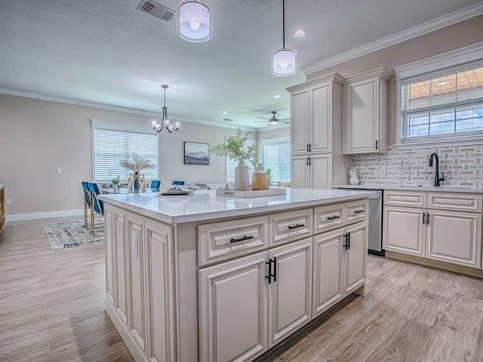 На продажу: $575,000 (4 спален, 2 ванн, 2426 Квадратных фут)