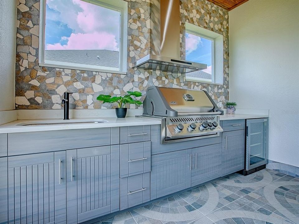 На продажу: $575,000 (4 спален, 2 ванн, 2426 Квадратных фут)