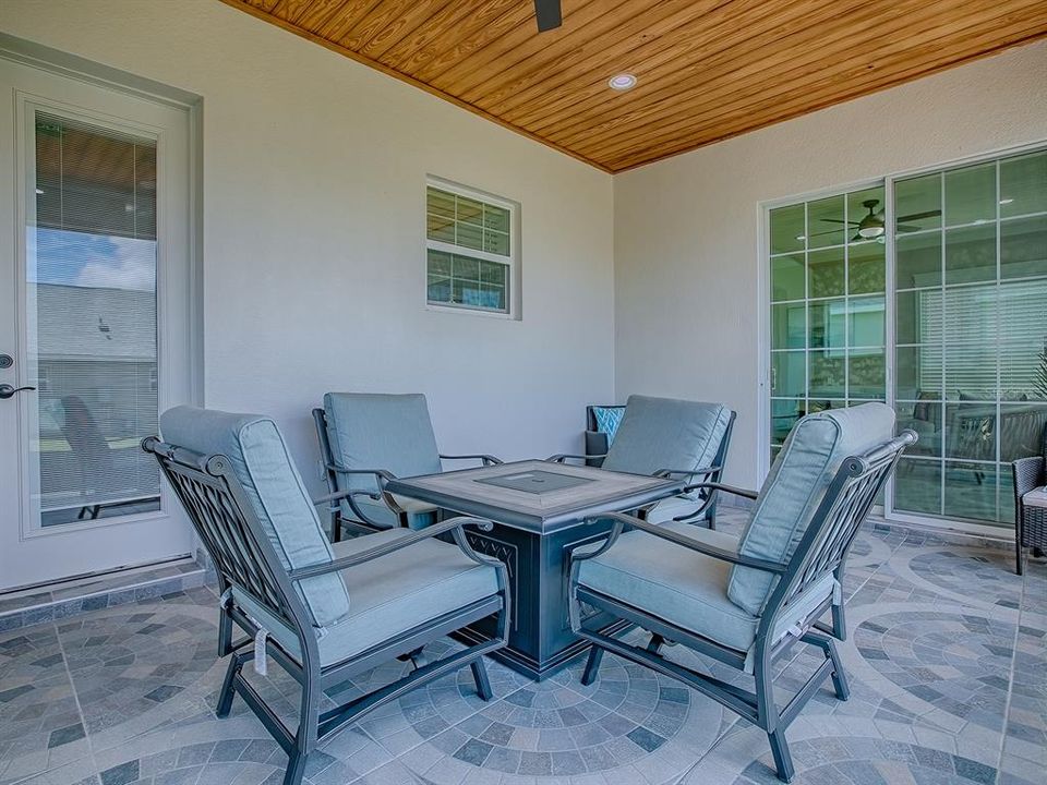 На продажу: $575,000 (4 спален, 2 ванн, 2426 Квадратных фут)