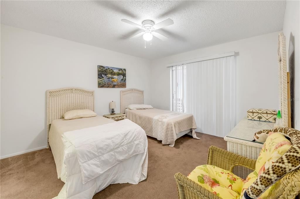 待售: $950,000 (4 贝兹, 0 浴室, 2042 平方英尺)