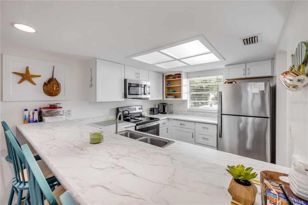 待售: $950,000 (4 贝兹, 0 浴室, 2042 平方英尺)