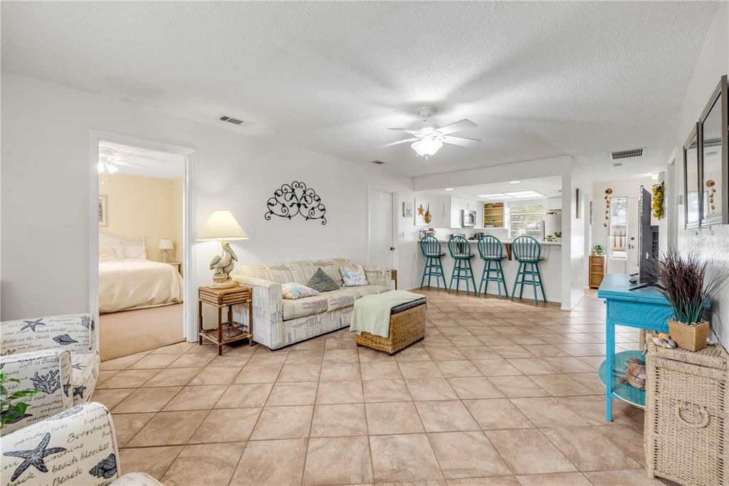 待售: $950,000 (4 贝兹, 0 浴室, 2042 平方英尺)