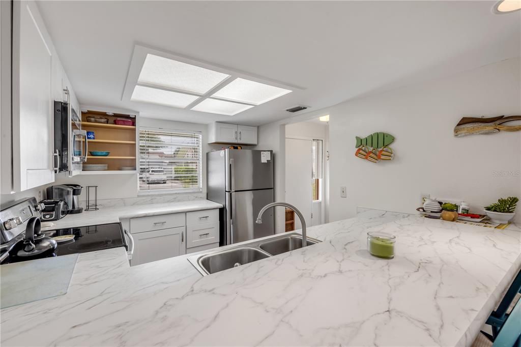 待售: $950,000 (4 贝兹, 0 浴室, 2042 平方英尺)