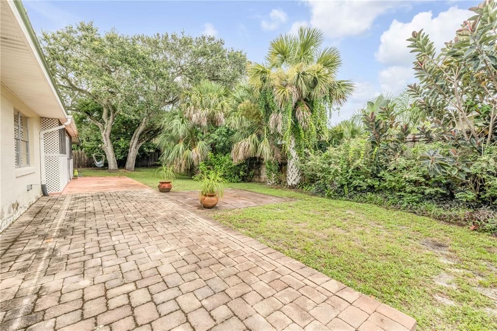 待售: $950,000 (4 贝兹, 0 浴室, 2042 平方英尺)