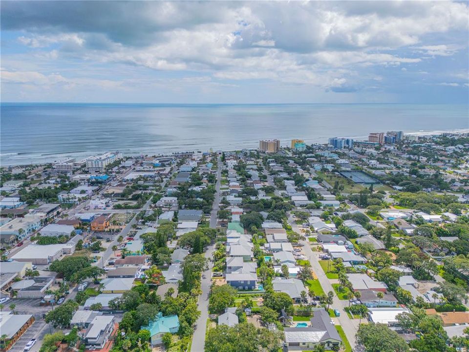 待售: $950,000 (4 贝兹, 0 浴室, 2042 平方英尺)