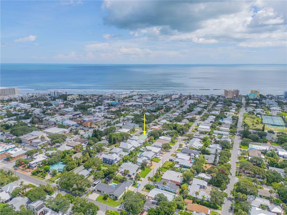 待售: $950,000 (4 贝兹, 0 浴室, 2042 平方英尺)