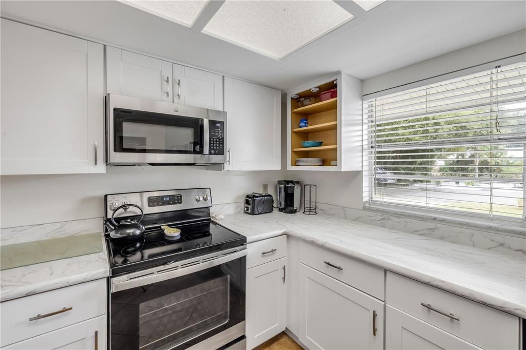 待售: $950,000 (4 贝兹, 0 浴室, 2042 平方英尺)