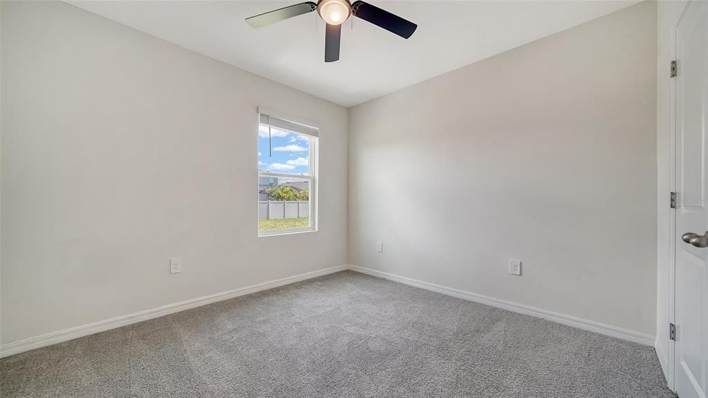 Activo con contrato: $3,250 (5 camas, 3 baños, 2631 Pies cuadrados)