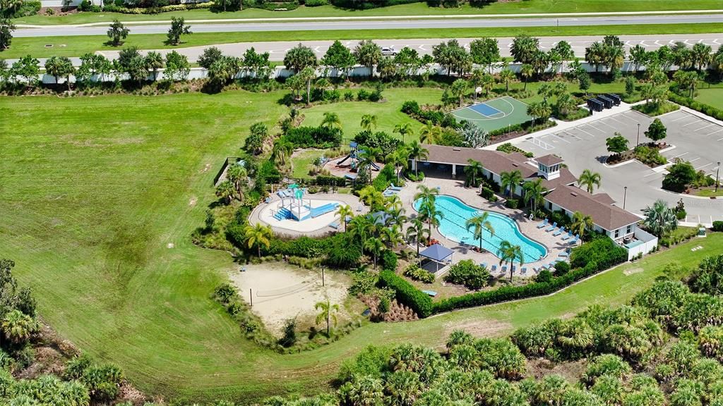 Activo con contrato: $3,250 (5 camas, 3 baños, 2631 Pies cuadrados)