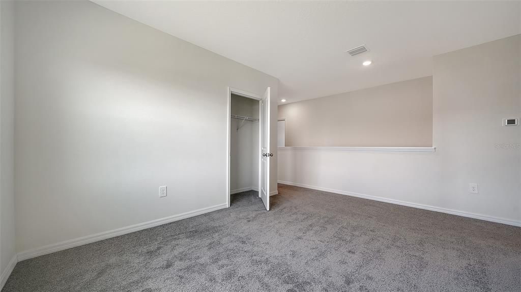 Activo con contrato: $3,250 (5 camas, 3 baños, 2631 Pies cuadrados)