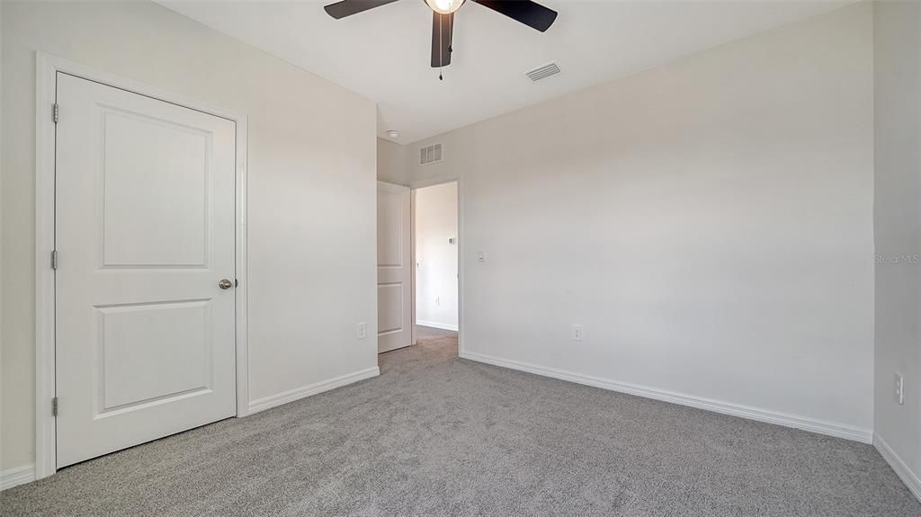 Activo con contrato: $3,250 (5 camas, 3 baños, 2631 Pies cuadrados)