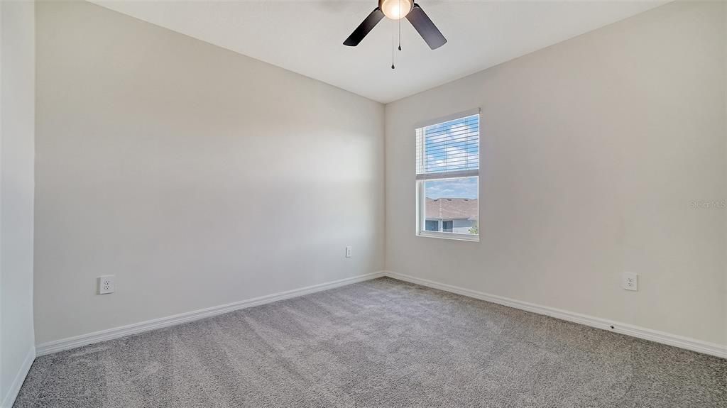 Activo con contrato: $3,250 (5 camas, 3 baños, 2631 Pies cuadrados)