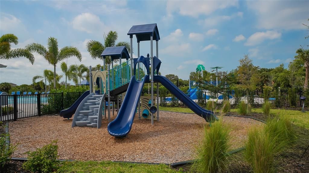 Activo con contrato: $3,250 (5 camas, 3 baños, 2631 Pies cuadrados)