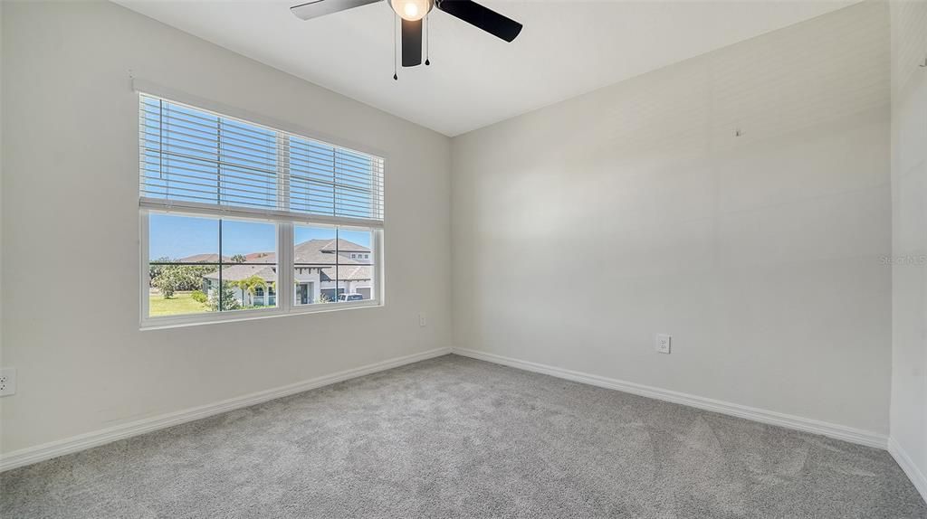 Activo con contrato: $3,250 (5 camas, 3 baños, 2631 Pies cuadrados)