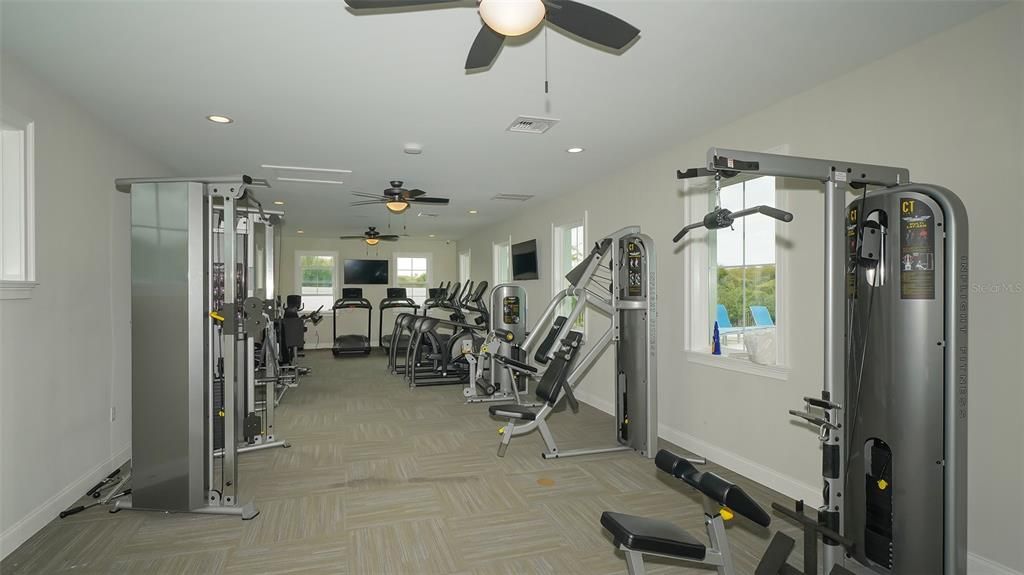 Activo con contrato: $3,250 (5 camas, 3 baños, 2631 Pies cuadrados)