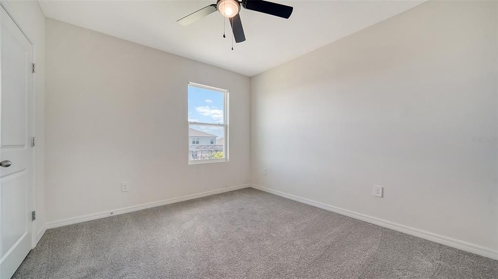 Activo con contrato: $3,250 (5 camas, 3 baños, 2631 Pies cuadrados)