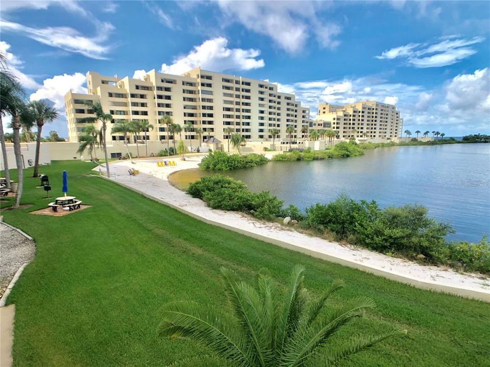 For Rent: $3,500 (2 beds, 2 baths, 1236 Square Feet)