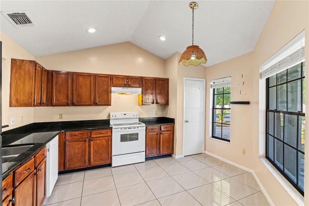 待售: $375,000 (3 贝兹, 2 浴室, 1486 平方英尺)