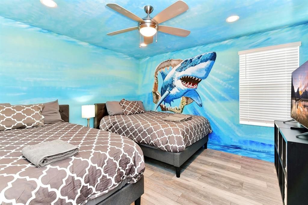 For Sale: $919,000 (9 beds, 5 baths, 4289 Square Feet)