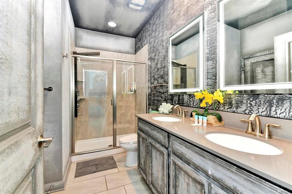 For Sale: $919,000 (9 beds, 5 baths, 4289 Square Feet)