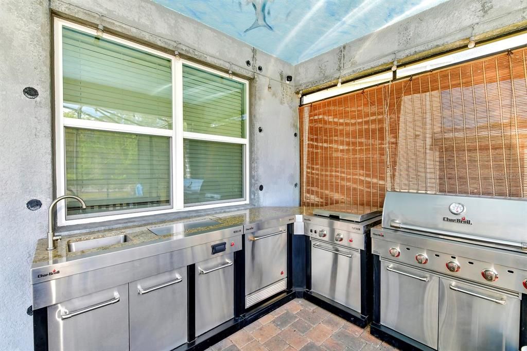 For Sale: $919,000 (9 beds, 5 baths, 4289 Square Feet)