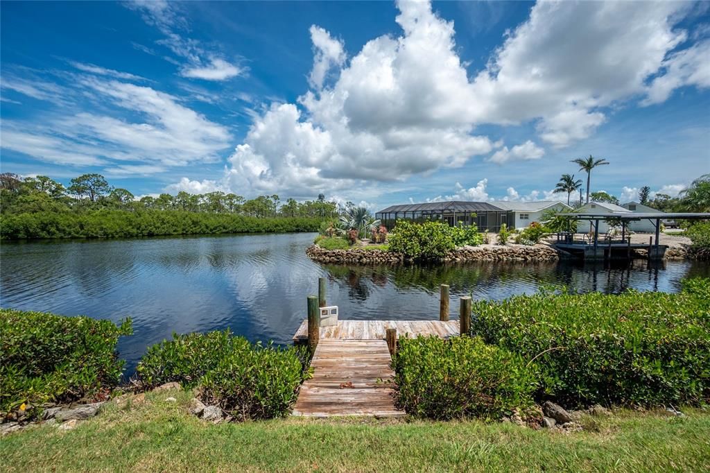 Active With Contract: $349,900 (2 beds, 2 baths, 1134 Square Feet)