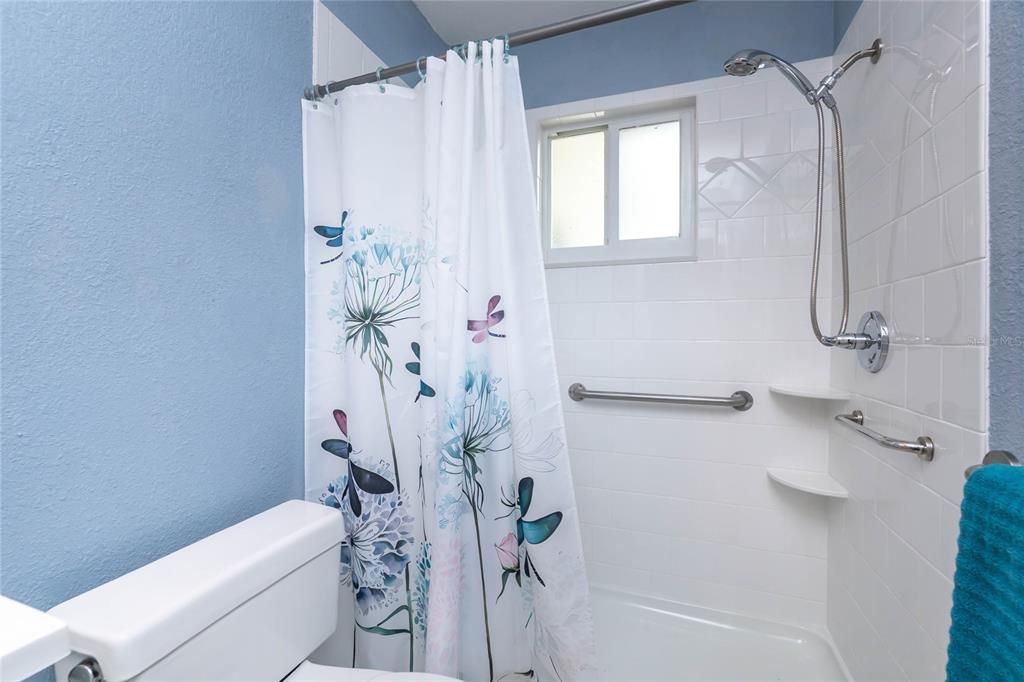 Active With Contract: $349,900 (2 beds, 2 baths, 1134 Square Feet)