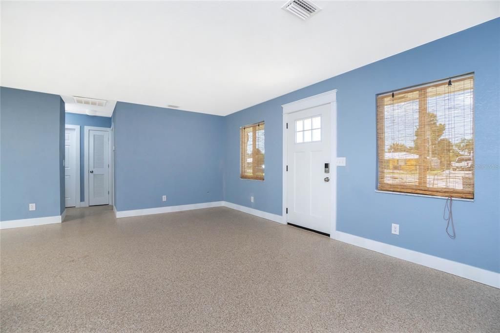 Active With Contract: $349,900 (2 beds, 2 baths, 1134 Square Feet)