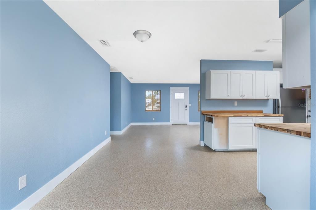 Active With Contract: $349,900 (2 beds, 2 baths, 1134 Square Feet)