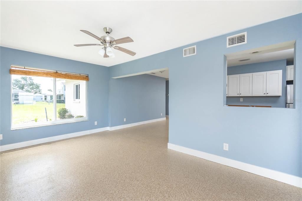 Active With Contract: $349,900 (2 beds, 2 baths, 1134 Square Feet)