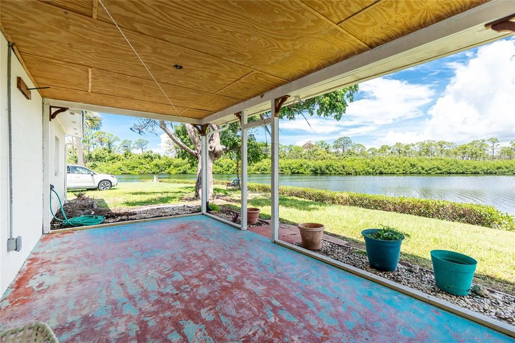 Active With Contract: $349,900 (2 beds, 2 baths, 1134 Square Feet)