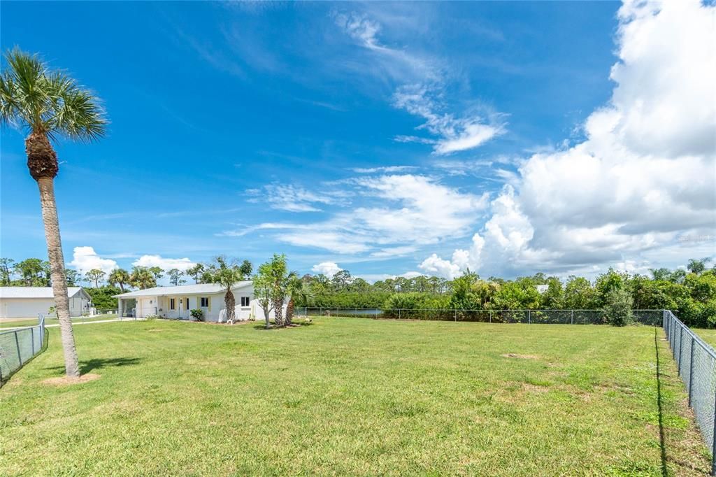 Active With Contract: $349,900 (2 beds, 2 baths, 1134 Square Feet)