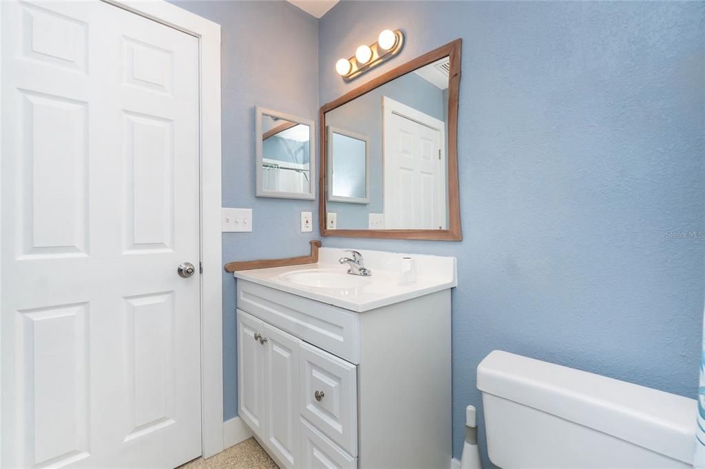 Active With Contract: $349,900 (2 beds, 2 baths, 1134 Square Feet)